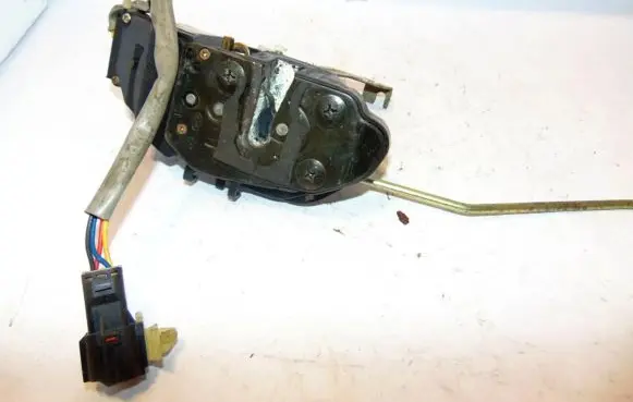 KIA Carnival Front door lock 0K55E58311A 0K55E58310C