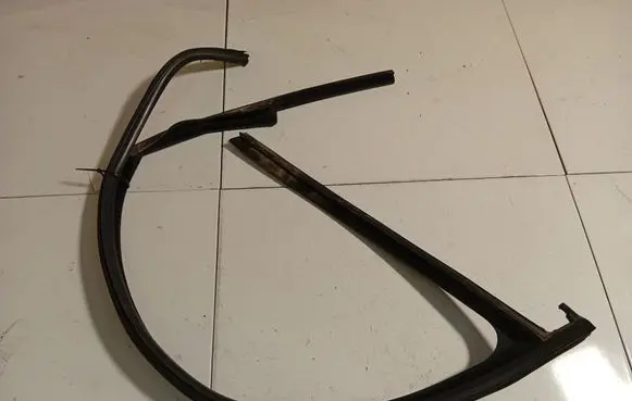 Volkswagen Golf V Rubber seal front coupe door 