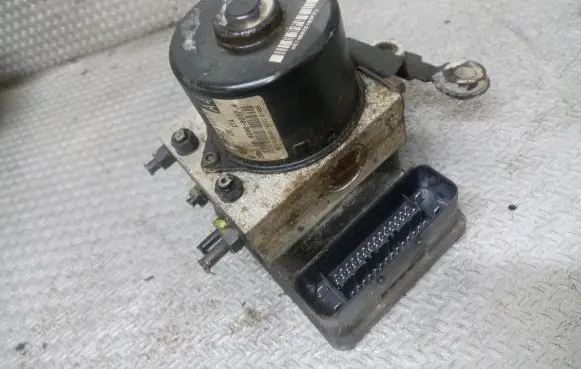 Skoda Octavia Mk1 (1U) ABS Pump 1J0614117F 1C0907379J