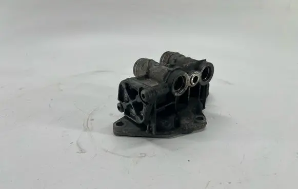 BMW 1 F20 F21 Oil filter cover 7637052