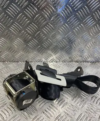 Nissan Qashqai Rear seatbelt 6082583