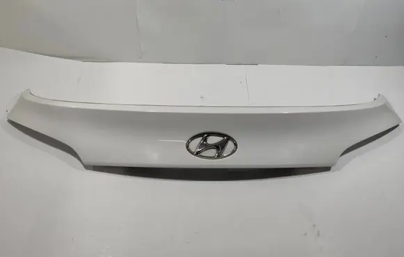 Tailgate trim