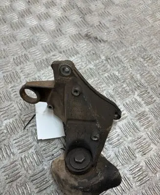 Volkswagen PASSAT B5 Gearbox mounting bracket 8D0399114S