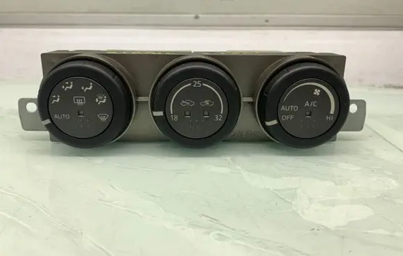 Nissan X-Trail T30 Climate control unit 27500EQ310