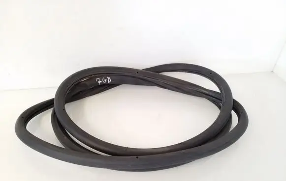Volkswagen Touareg I Rubber seal rear door 