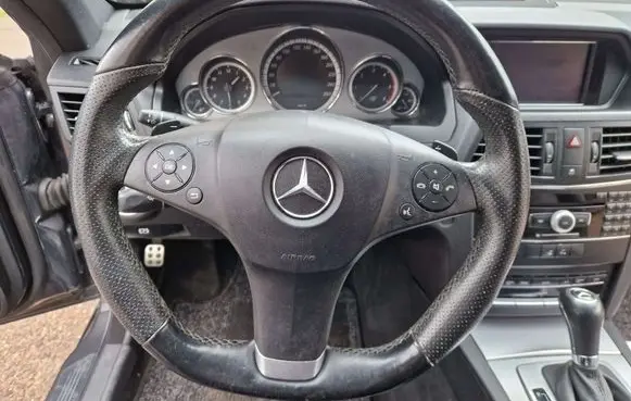 Speedometer (instrument cluster)