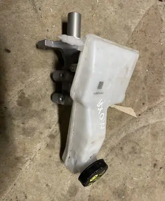 Opel Mokka B Clutch fluid reservoir/tank A005P990 32672071