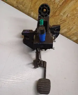 Renault Trafic III (X82) Clutch pedal 14017095