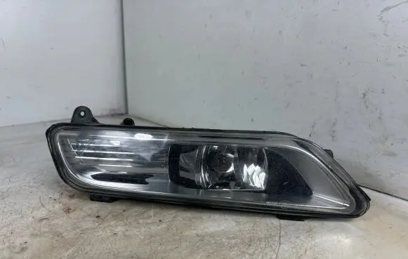 Volkswagen PASSAT B7 Front fog light