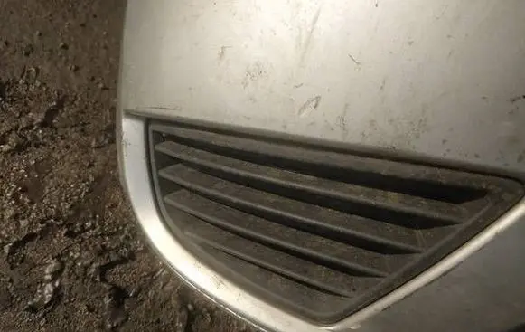 Ford Mondeo Mk III Front bumper lower grill 