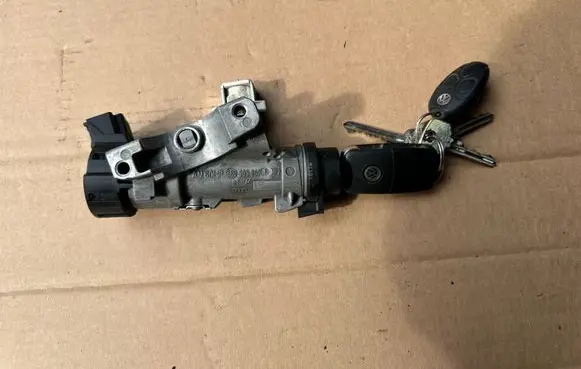 Volkswagen Transporter - Caravelle T5 Ignition lock 6R0905851F
