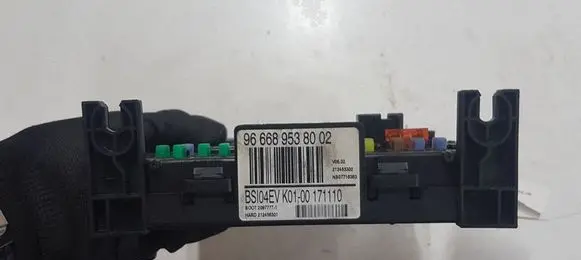 Peugeot 3008 I Fuse module 281197595 281164872