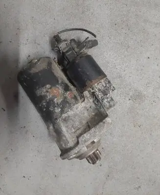 Volkswagen Golf IV Starter motor 1005821879