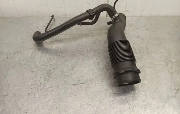 Alfa Romeo Giulietta Air intake hose/pipe 230083300 B538 ETB446414
