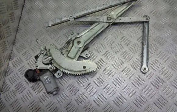 Toyota Avensis Verso Front door electric window regulator 85710-44050