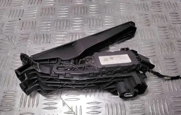 Volkswagen PASSAT B6 Accelerator throttle pedal 1K1721503L 6PV00860000