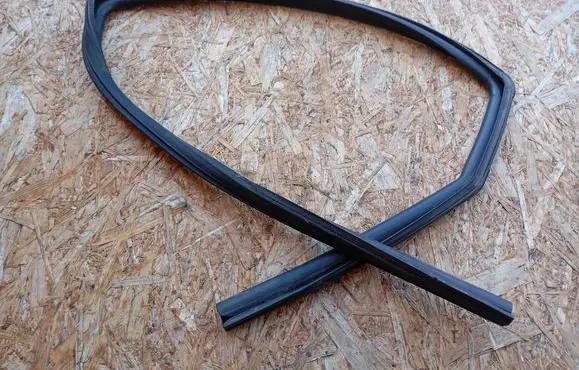 Dodge Journey Rubber seal rear door window/glass 05076073AA