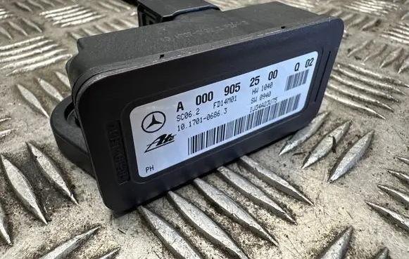 Mercedes-Benz E W212 ESP acceleration yaw rate sensor A0009052500 FD14M01 1J34A23075