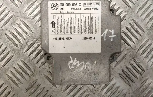 Volkswagen Touran I Airbag control unit/module 1T0909605C