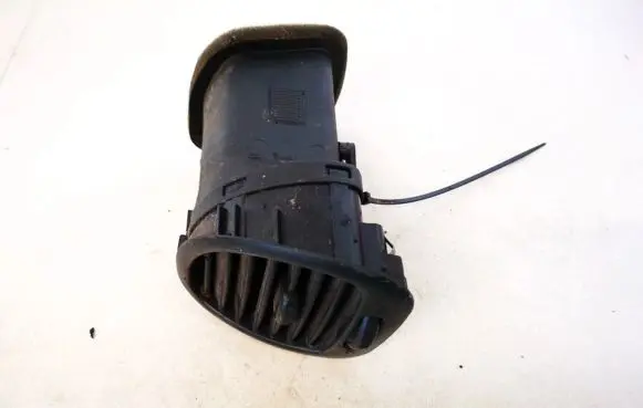 Seat Alhambra (Mk1) Dash center air vent grill 95vwa018b08afw
