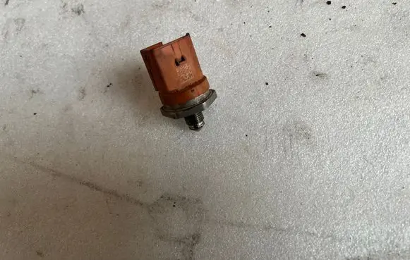 Audi A3 S3 8P Fuel pressure sensor 06J906051D