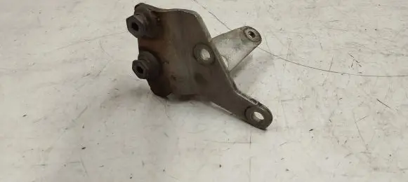 Skoda Octavia Mk3 (5E) Muffler mount bracket/holder 04l131561j