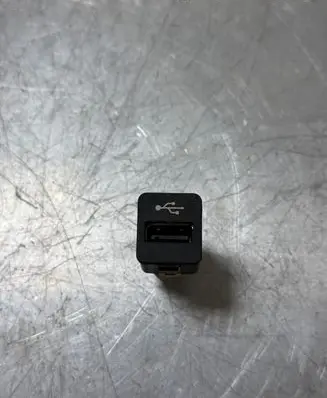 BMW 5 F10 F11 USB socket connector 9167196