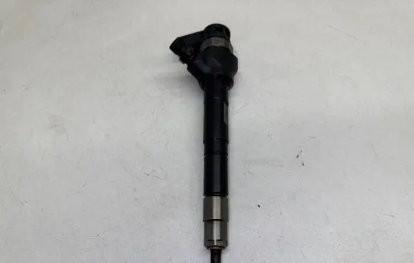 Volkswagen PASSAT B7 Fuel injector 03L130277Q
