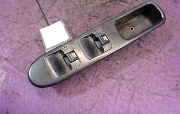 Peugeot 307 Quarter vent window switch 