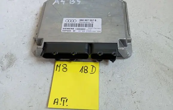 Audi A4 S4 B5 8D Engine control unit/module 3B0907557B 5WP433302