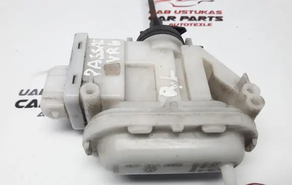 Volkswagen PASSAT B3 Central locking motor 357862153C