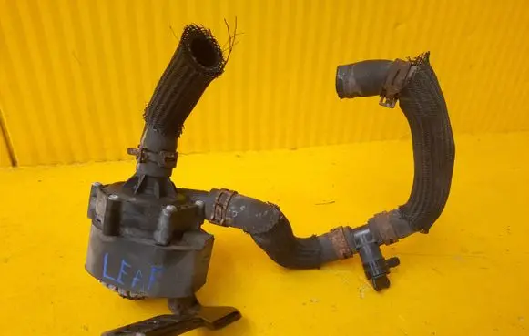 Nissan Leaf I (ZE0) Water pump