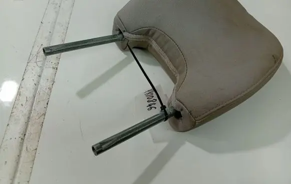 Volvo S40 Front seat headrest 