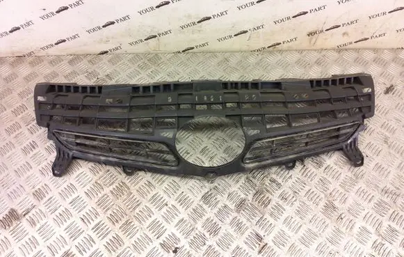Toyota Prius (XW30) Front bumper upper radiator grill 53111-47040