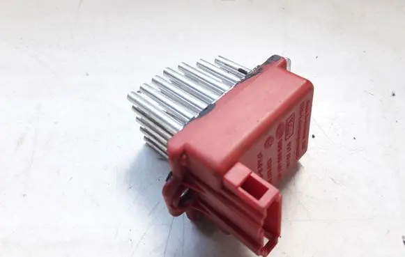 Volkswagen PASSAT B5.5 Heater blower fan relay 
