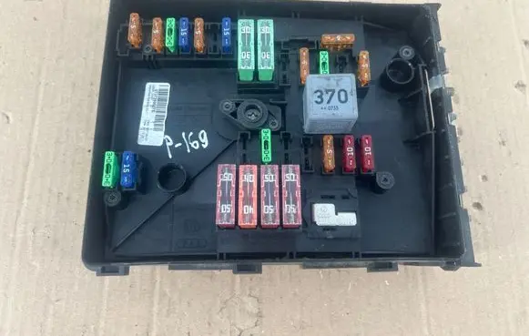 Volkswagen PASSAT B7 Fuse module 1K0937125A