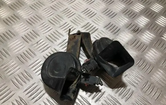 BMW 5 E39 Horn signal 703881157
