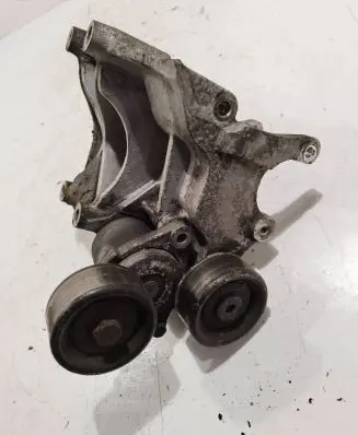 Hyundai Santa Fe Engine mounting bracket