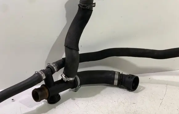 Jaguar XF X250 Engine coolant pipe/hose 