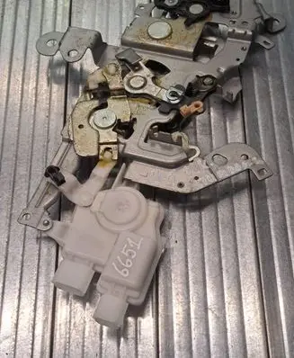 Mazda 5 Sliding door lock 
