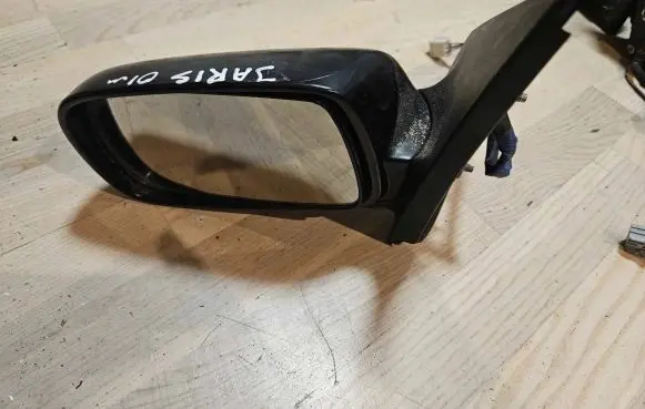 Toyota Yaris Manual wing mirror 010399