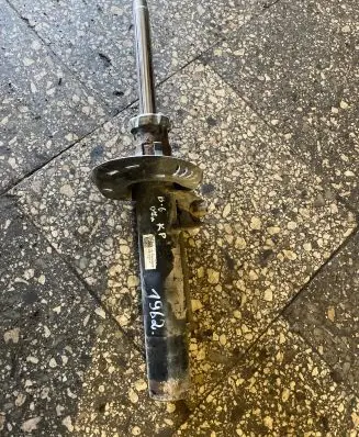 Volkswagen PASSAT B6 Front shock absorber/damper