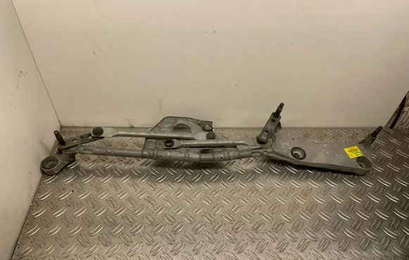 Front wiper linkage