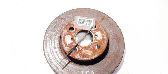 Toyota Yaris Front brake disc ventiliuojamas