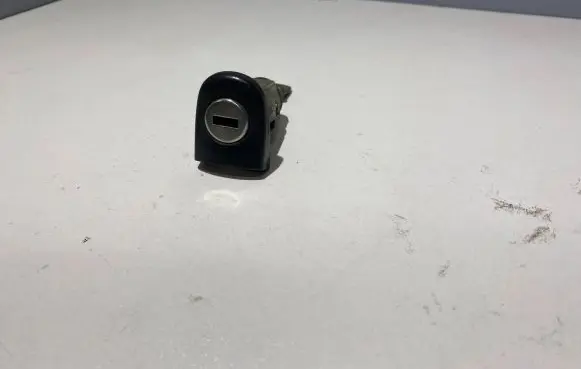 Volkswagen PASSAT B5.5 Front door lock (next to the handle) 1u0837167