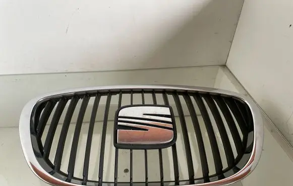 Seat Toledo III (5P) Front grill 5P0853654