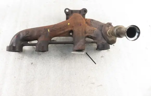 Volkswagen Caddy Exhaust manifold 028253033AA