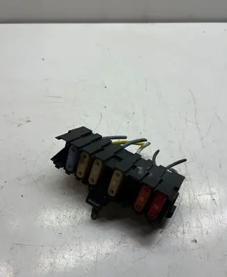 Peugeot 407 Fuse module 9636079380