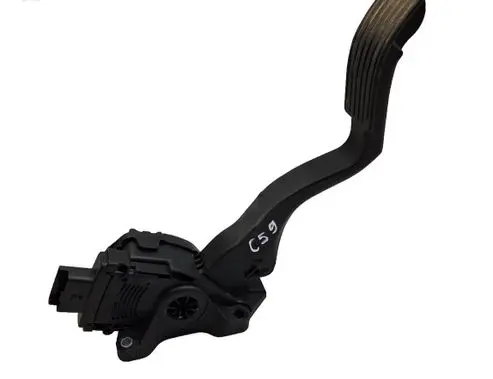 Accelerator throttle pedal