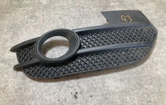 Audi Q3 8U Front bumper lower grill 8U0807682A 116235